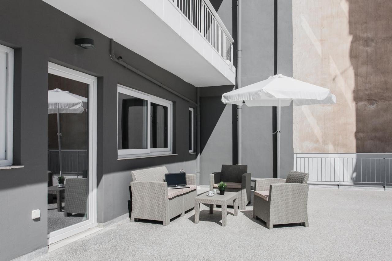 Wyz Attiki Aparthotel Athén Kültér fotó